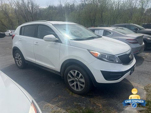 Used 2015 Kia Sportage LX image 2