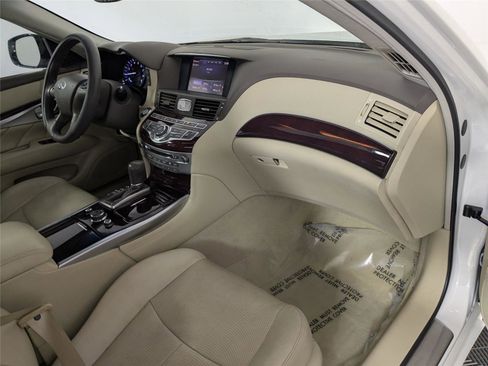 Used 2019 INFINITI Q70 L 3.7 image 29