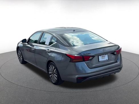 Used 2025 Nissan Altima 2.5 SV FWD image 9