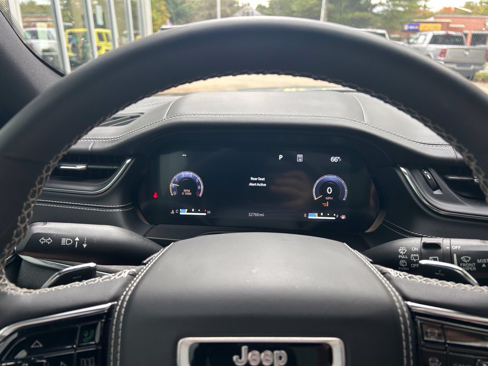 Used 2023 Jeep Grand Cherokee Overland AWD/4WD image 17