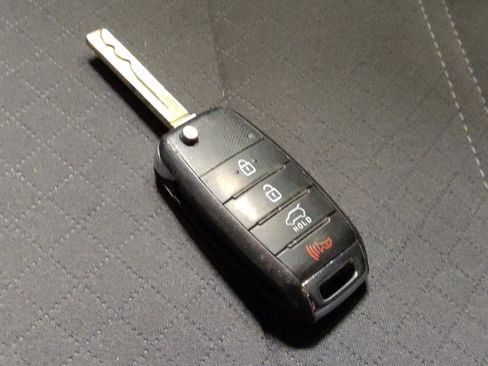 Used 2017 Kia Sorento L FWD image 32