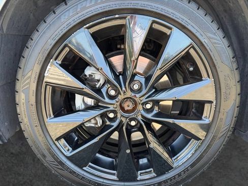 Used 2018 Nissan Sentra SR w/ SR Midnight Edition Package FWD image 9