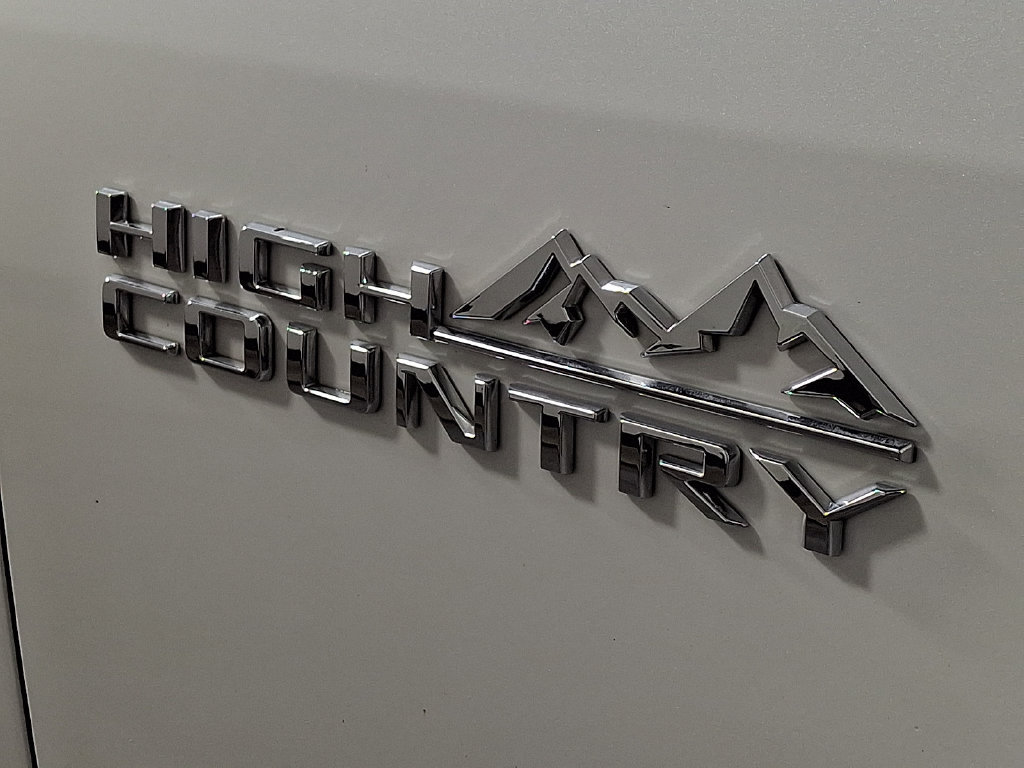 Used 2022 Chevrolet Traverse High Country w/ LPO, Floor Liner Package AWD/4WD image 31