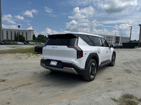 New 2026 Kia EV9 Wind AWD/4WD image 3