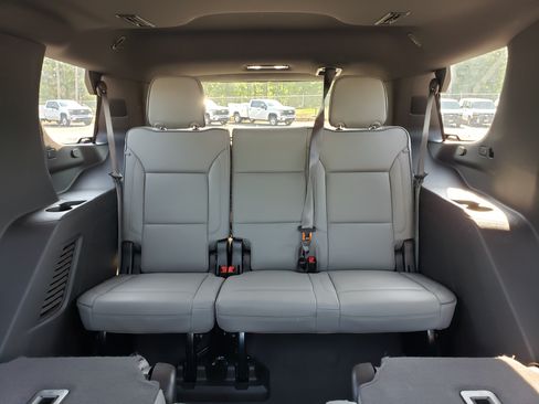 Used 2023 GMC Yukon SLT w/ SLT Premium Package RWD image 32