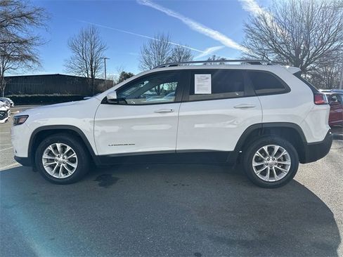 Used 2020 Jeep Cherokee Latitude image 2