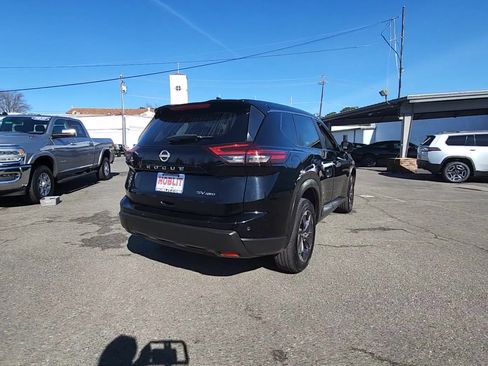 Used 2024 Nissan Rogue SV image 8