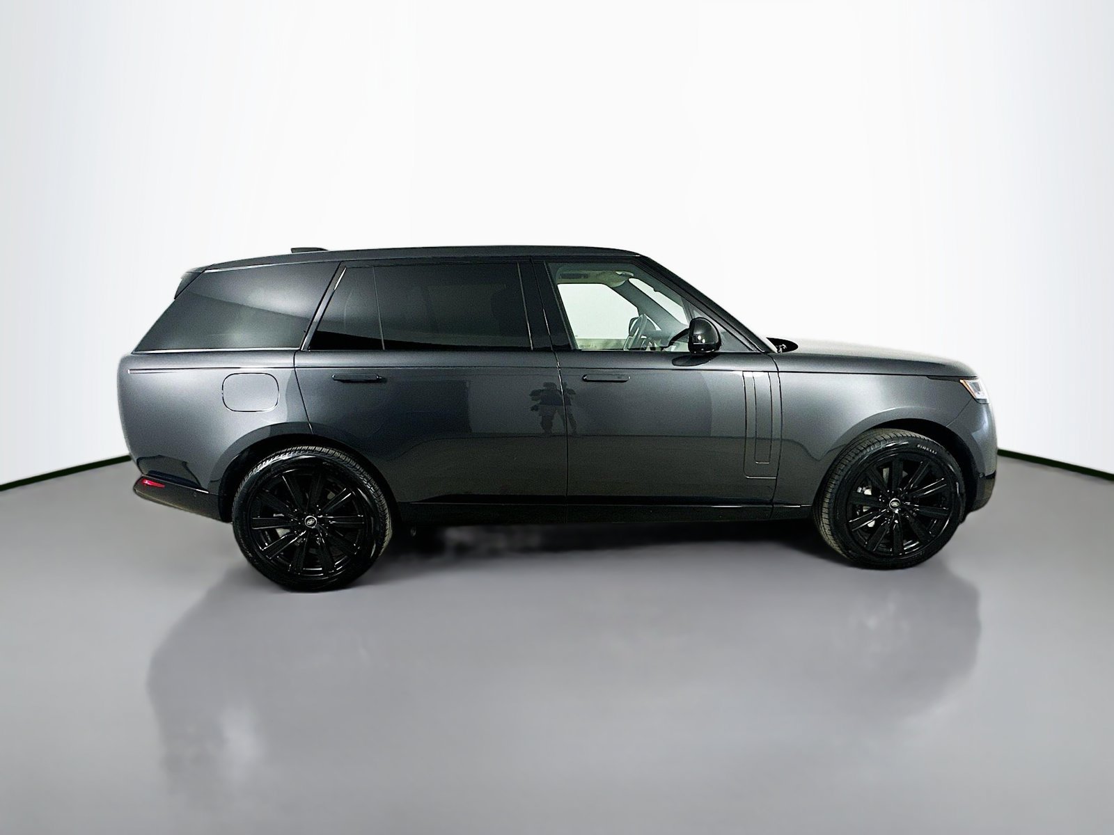 Used 2023 Land Rover Range Rover Long Wheelbase SE AWD/4WD image 4