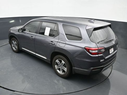 Used 2025 Honda Pilot EX-L image 32