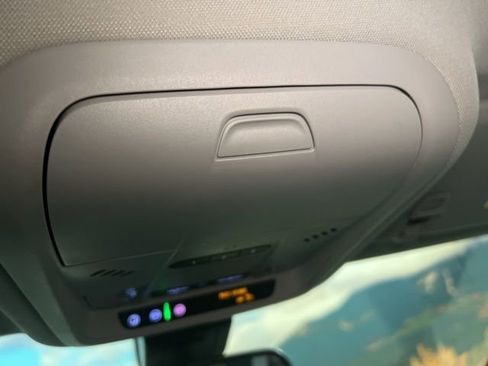 Used 2024 GMC Terrain SLT image 44