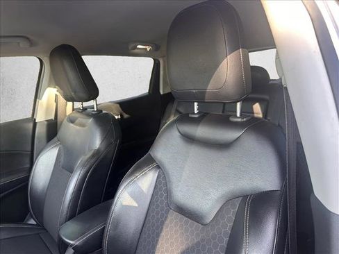 Used 2018 Jeep Compass Latitude w/ Popular Equipment Group image 9