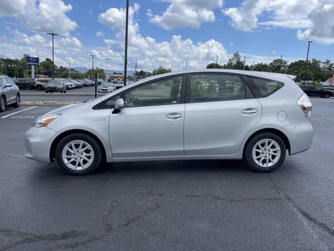 Used 2012 Toyota Prius V Two FWD image 3