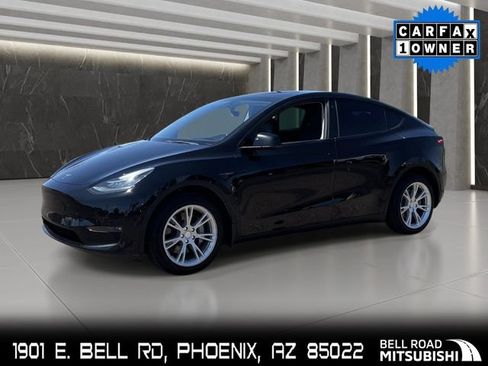 Used 2022 Tesla Model Y Long Range AWD/4WD image 1