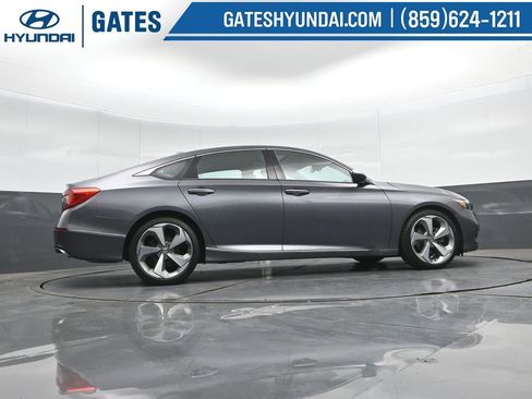 Used 2018 Honda Accord Touring image 40
