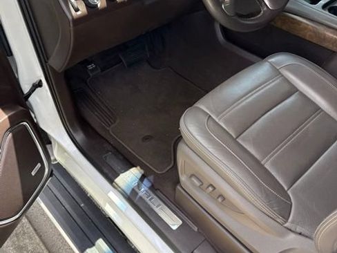 Used 2019 GMC Yukon Denali w/ Denali Ultimate Package AWD/4WD image 11