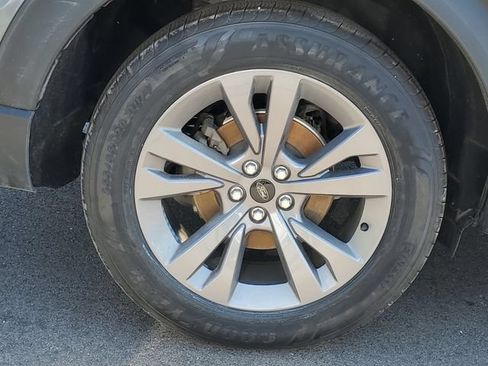Certified 2023 Ford Explorer XLT w/ Equipment Group 202A AWD/4WD image 5