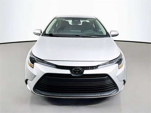 Used 2024 Toyota Corolla LE image 2