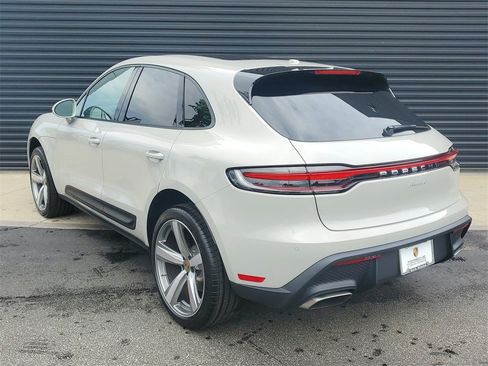 Used 2025 Porsche Macan image 3
