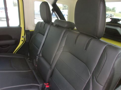 Used 2023 Jeep Wrangler Unlimited Sahara w/ Cold Weather Group AWD/4WD image 18