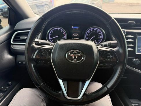 Used 2018 Toyota Camry SE image 16