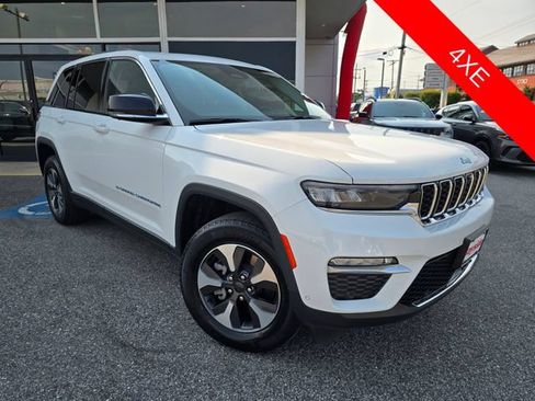 Used 2022 Jeep Grand Cherokee Limited 4xe w/ Luxury Tech Group II AWD/4WD image 2