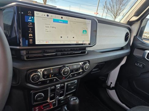 Used 2024 Jeep Wrangler Willys image 27