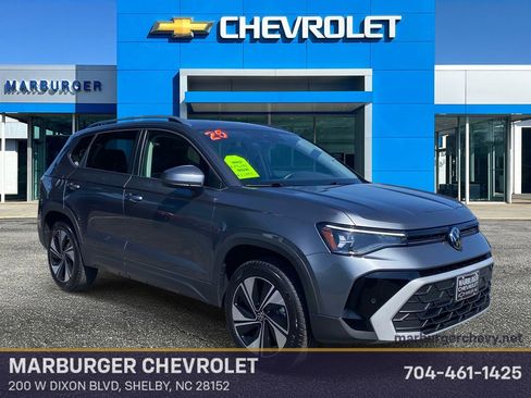 Used 2025 Volkswagen Taos SE AWD/4WD image 1