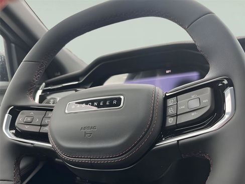 Used 2025 Jeep Wagoneer S Limited image 12