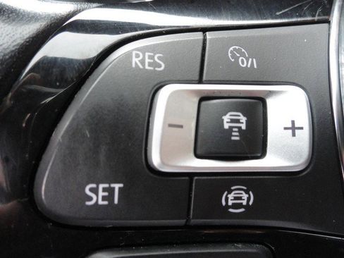 Used 2021 Volkswagen Tiguan SE R-Line image 21