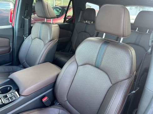Used 2025 Honda Pilot Elite image 12