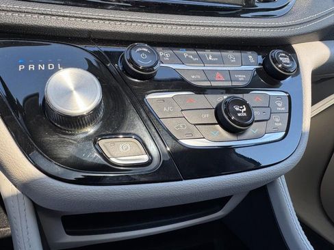 Used 2022 Chrysler Pacifica Limited image 20