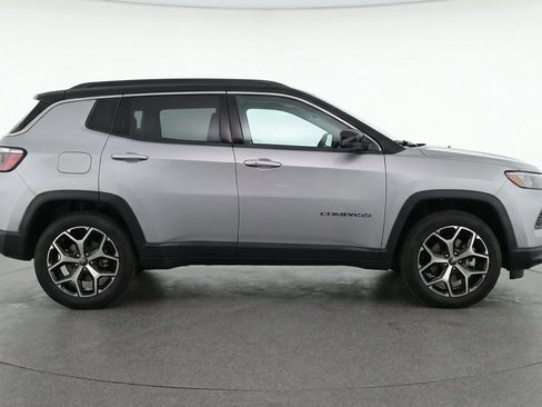 Used 2025 Jeep Compass Limited AWD/4WD image 11