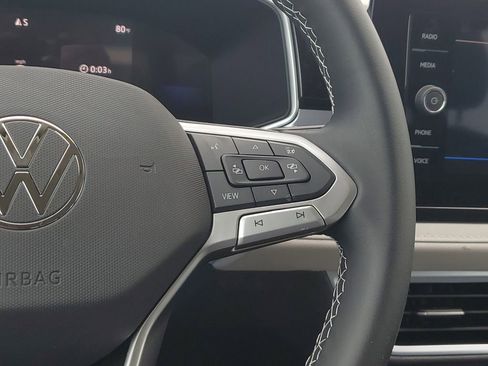 New 2026 Volkswagen Taos SE FWD image 21
