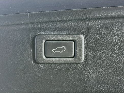 Used 2016 Subaru Outback 2.5i Limited AWD/4WD image 32