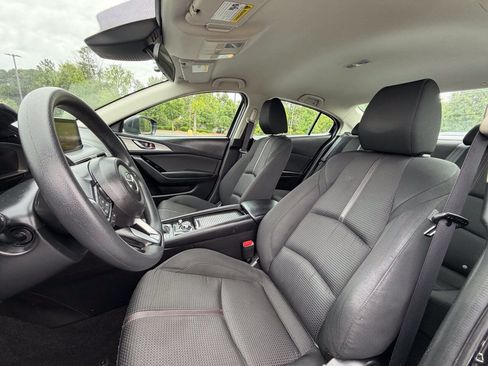 Used 2018 MAZDA MAZDA3 Sport w/ Preferred Equipment Package FWD image 22