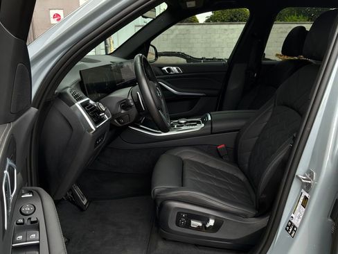 Used 2025 BMW X5 xDrive40i w/ M Sport Package AWD/4WD image 10
