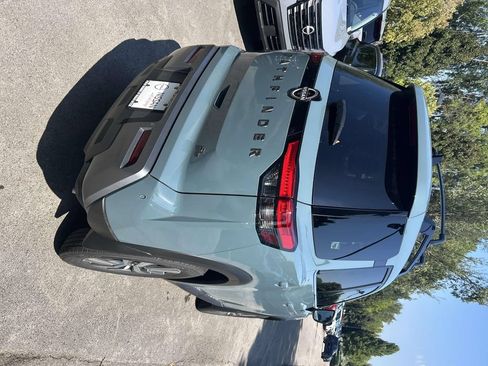 New 2026 Nissan Pathfinder SL FWD image 7