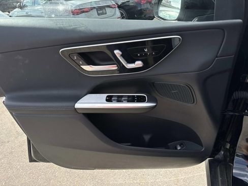 Used 2025 Mercedes-Benz GLC 300 image 19