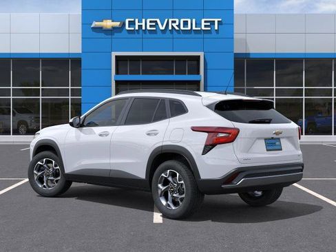 New 2026 Chevrolet Trax LT w/ LT Convenience Package FWD image 3
