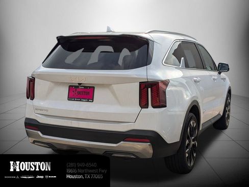 Used 2025 Kia Sorento SX image 4
