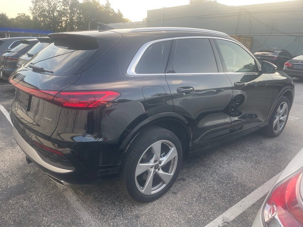 Used 2025 Audi Q5 Premium Plus w/ Premium Plus AWD/4WD image 4