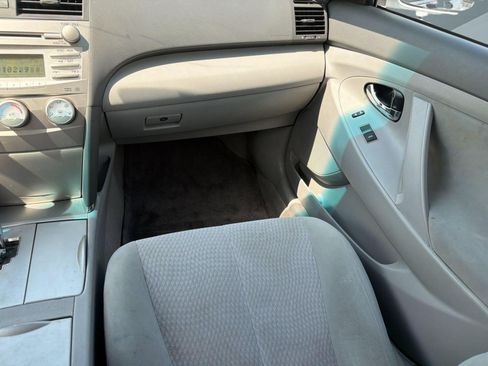 Used 2011 Toyota Camry LE FWD image 26