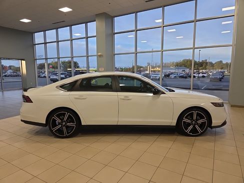 Used 2023 Honda Accord Sport image 6