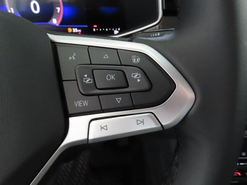 New 2026 Volkswagen Taos SE FWD image 15