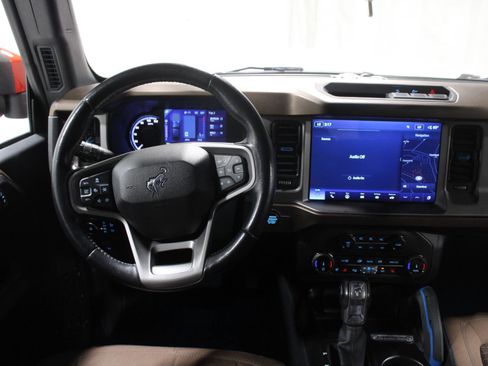 Used 2022 Ford Bronco Outer Banks image 2