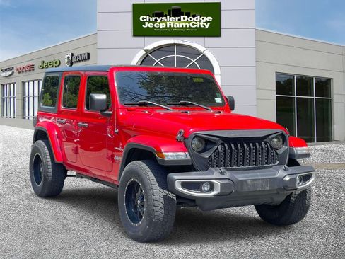 Used 2019 Jeep Wrangler Unlimited Sahara AWD/4WD image 4