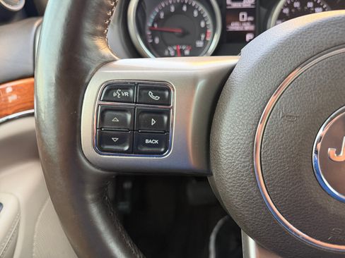 Used 2012 Jeep Grand Cherokee Overland w/ Trailer Tow Group RWD image 20