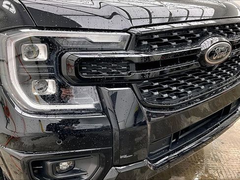 New 2025 Ford Ranger Lariat w/ Black Appearance Package image 35