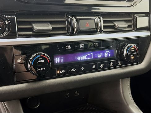 Used 2025 Nissan Pathfinder SV AWD/4WD image 23