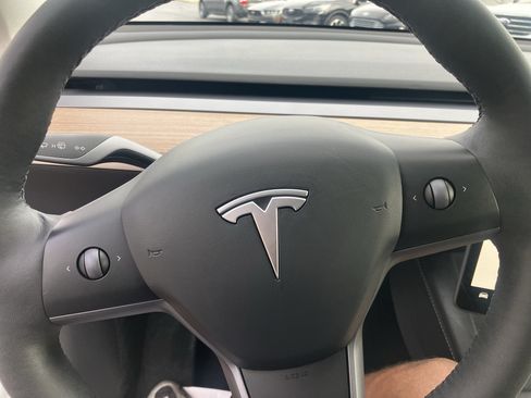 Used 2023 Tesla Model Y Performance AWD/4WD image 21